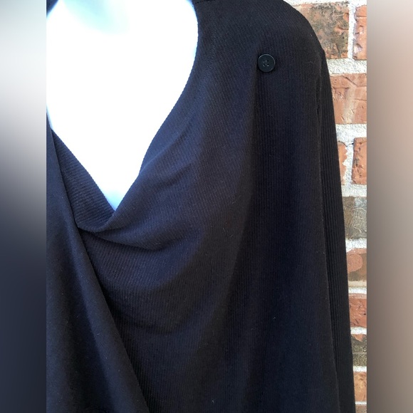 Weekends By Chico Black Convertible Cardigan. Woman’s Chico’s Size 0/US 4 - Picture 10 of 11